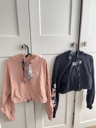 2 Hollister CROPPED Hoodies rosa und schwarz - Grösse M