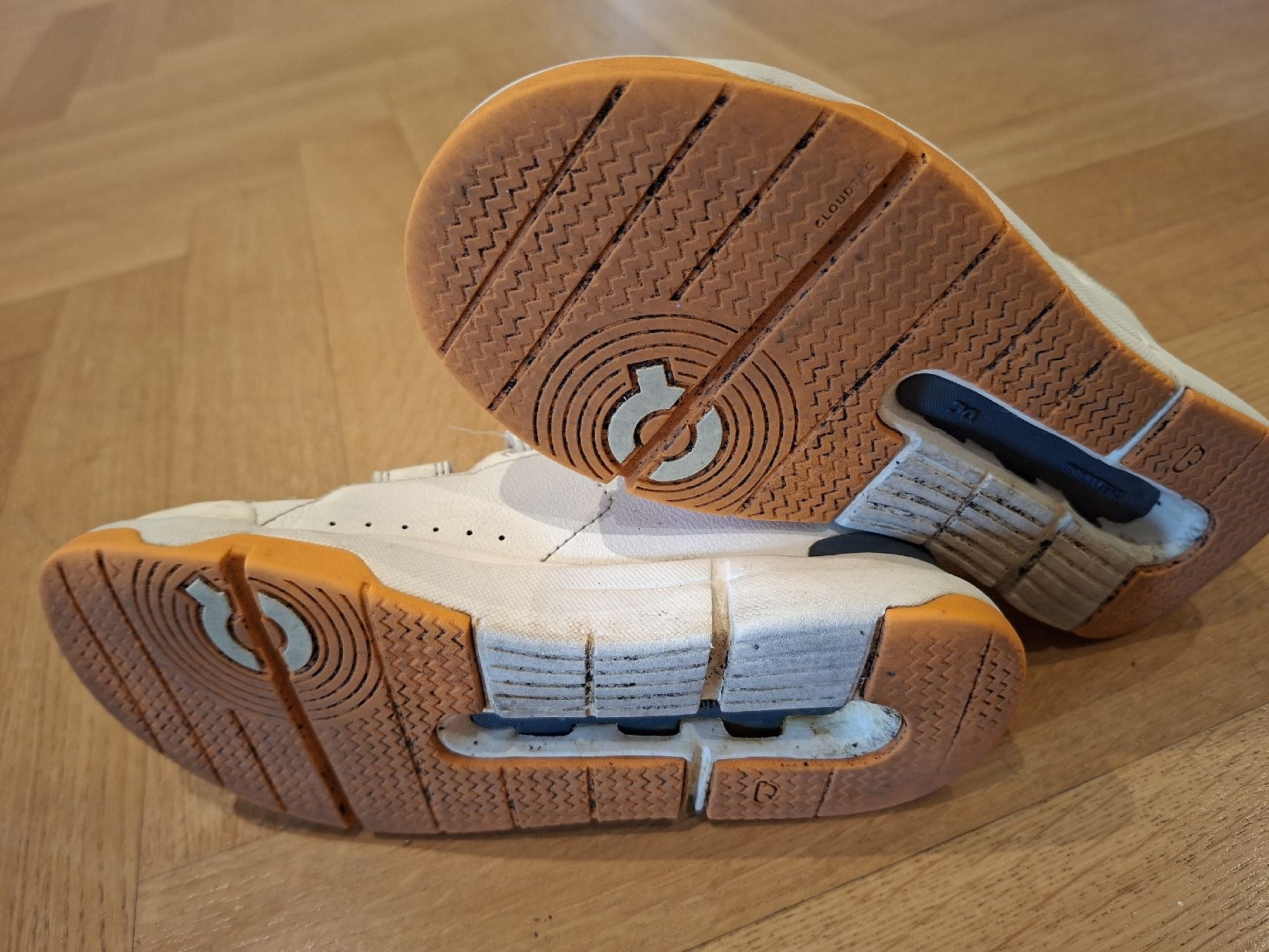 On Scarpe per ragazzi: On Roger Kids  - EU 32 – Usato da Zürich venduto da Lolaad 3