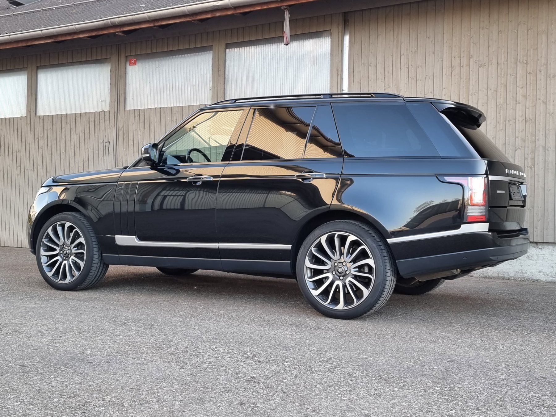 Land Rover Automobili: Range Rover SDV8 Autobiography all Black – Usato da Zug venduto da Qayqay0