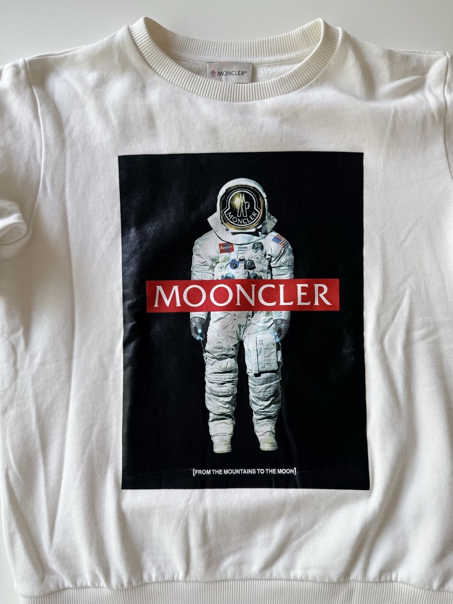 Moncler Pulls & Sweat-shirts: Moncler sweatshirt printed astronaut size 14A – D'occasion à Meilen par tachel