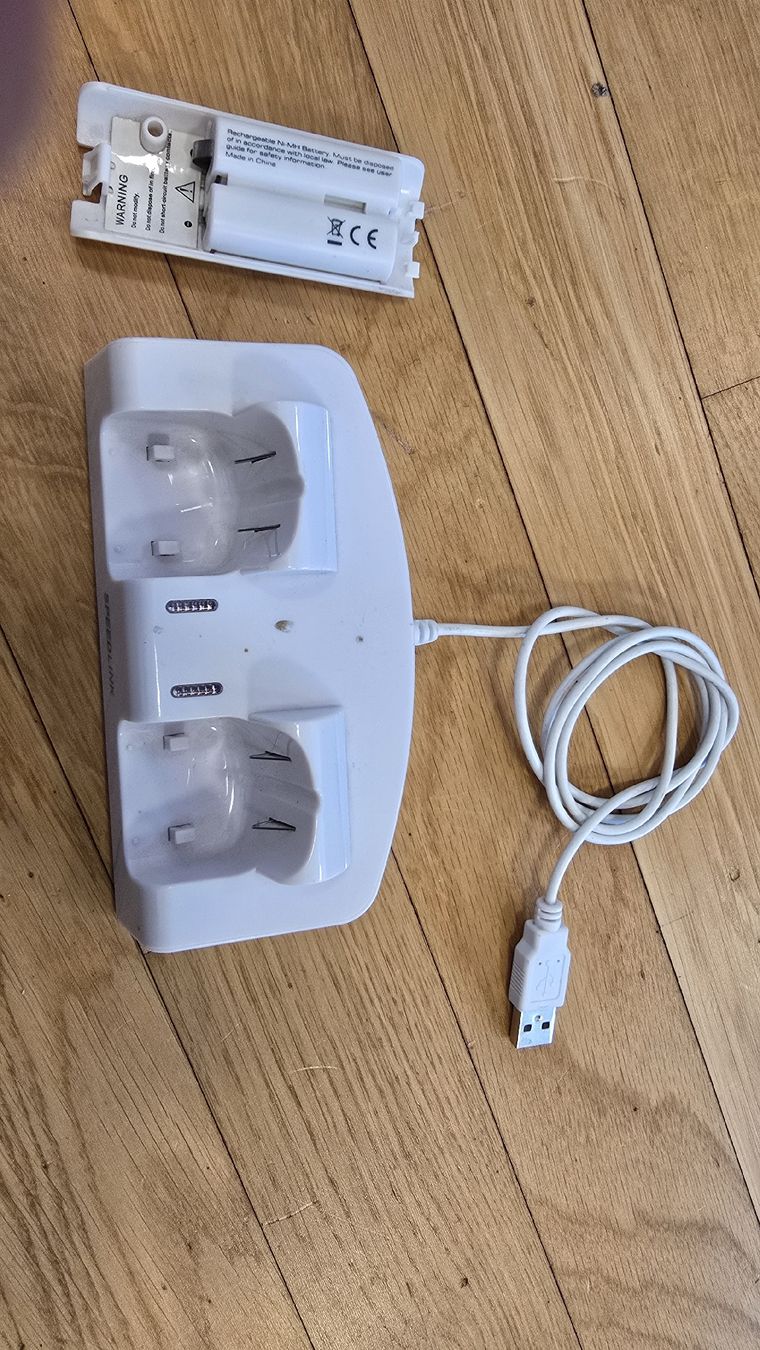 Nintendo Adattatori & Cavi: Nintendo Wii akku und Ladegerät  kontroller – Usato da Lenzburg venduto da cameleoncolor