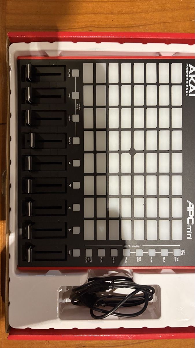Akai Musikinstrumente: Akai mini soc mini  – Neu und originalverpackt aus Vérossaz von the_6cq8 1