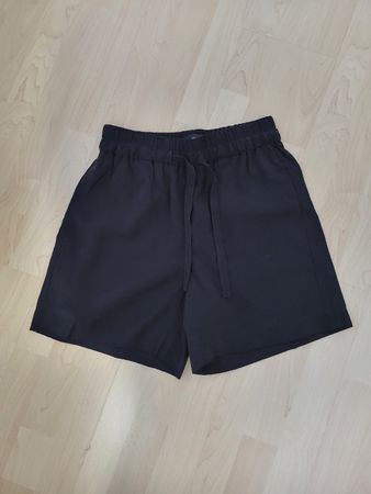 Luftige, kurze, schwarze Sommer-Hose, Grösse S, Top Zustand!