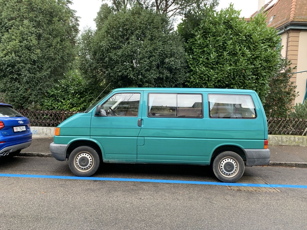 VW Veicoli da campeggio: VW T4 Camper – Usato da Basel venduto da chzoller