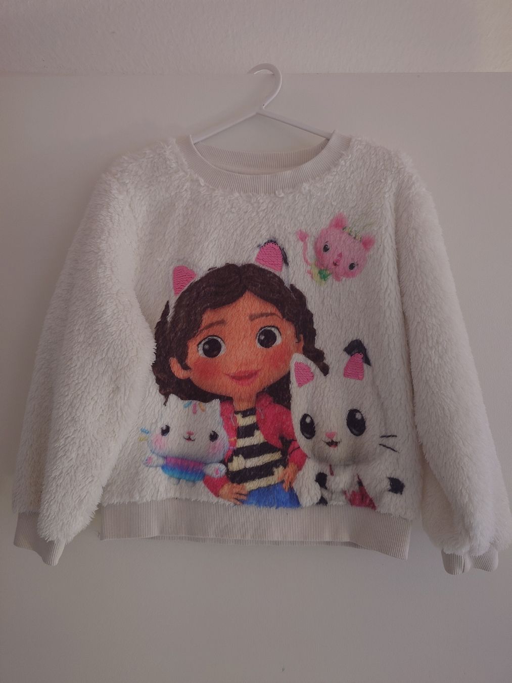 Pullover & Sweatshirts: Kinder Pullover "Gabys Dollhouse" Plüsch Grösse 116 – Neu (gemäss Beschreibung) aus Uster von snowy_6