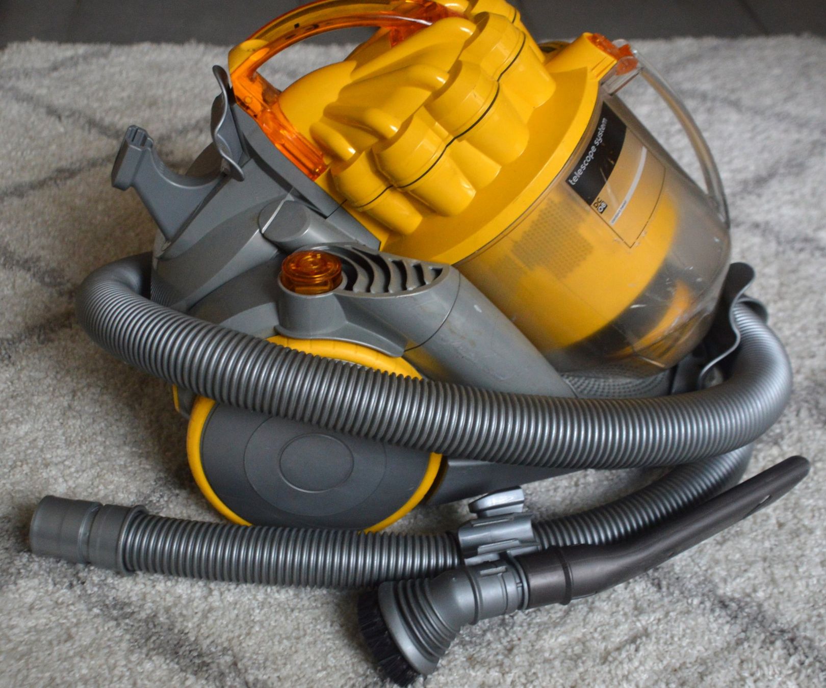 Dyson Staubsauger & Zubehör: Dyson DC08 Staubsauger / aspirateur – Gebraucht aus Collonges von  2