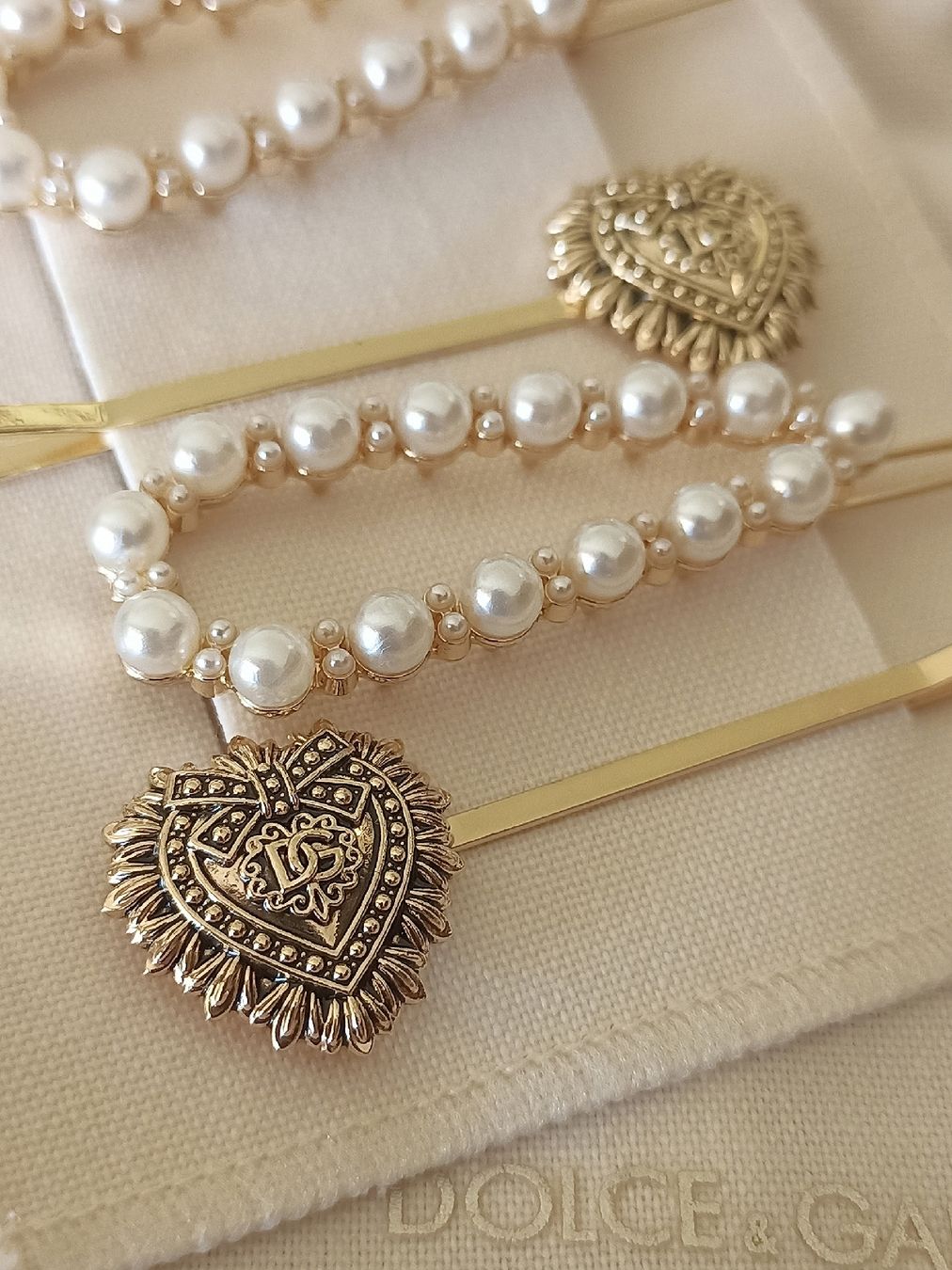 Dolce & Gabbana Haarschmuck: Dolce & Gabbana Devotion Haarclips Set Perlen Herz Barrette – Neu (gemäss Beschreibung) aus Genève von tho_t9w9 1