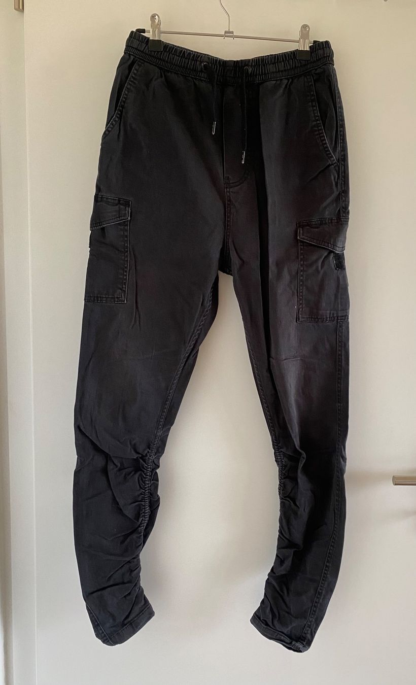 Bershka Pantaloni: Cargo Hose - Jogger fit – Usato da Oberdiessbach venduto da cor_2nrl