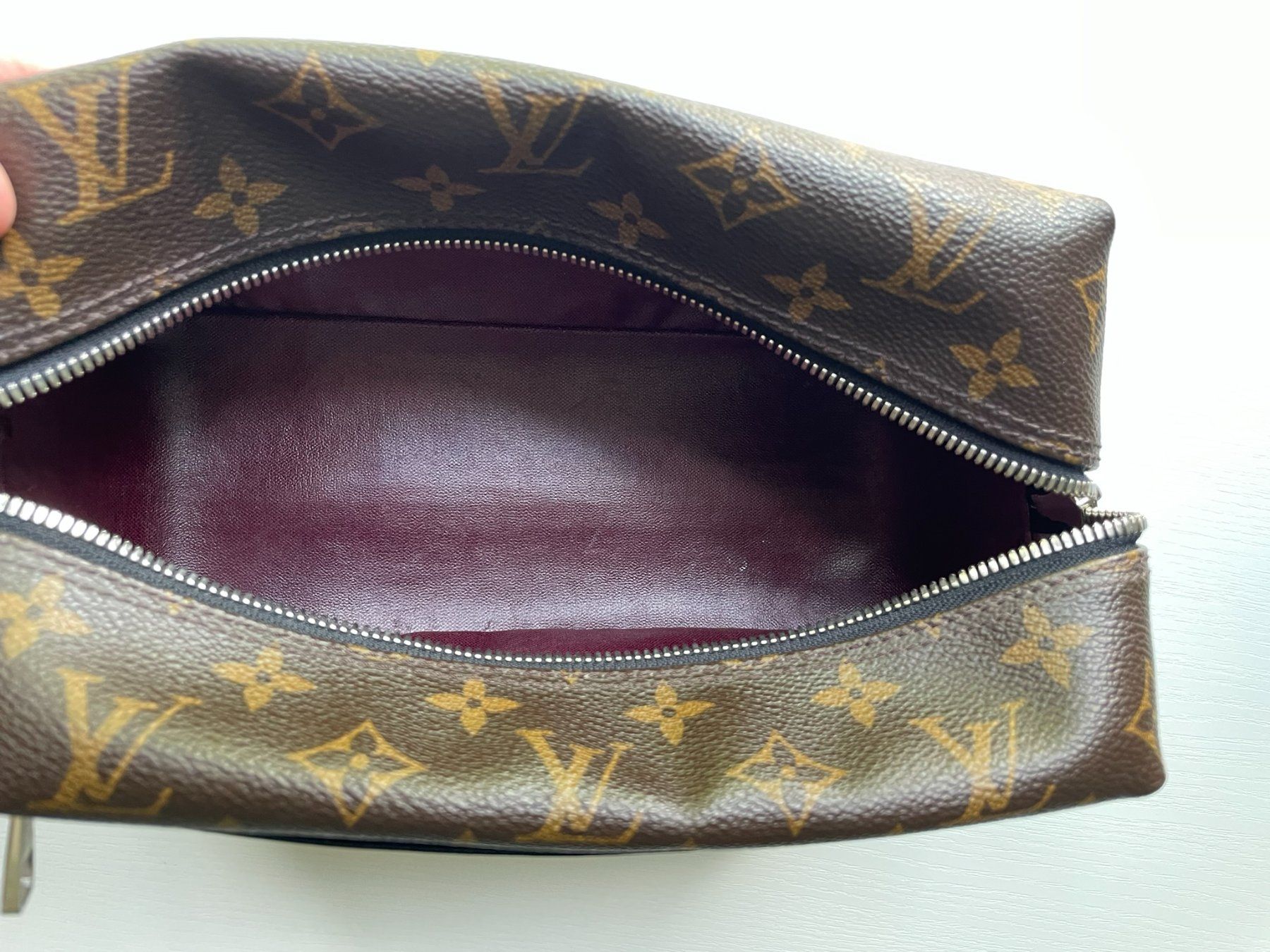 Louis Vuitton Kosmetikkoffer: Trousse de toilette Louis Vuitton – Gebraucht aus Neuchâtel von JMOL 9