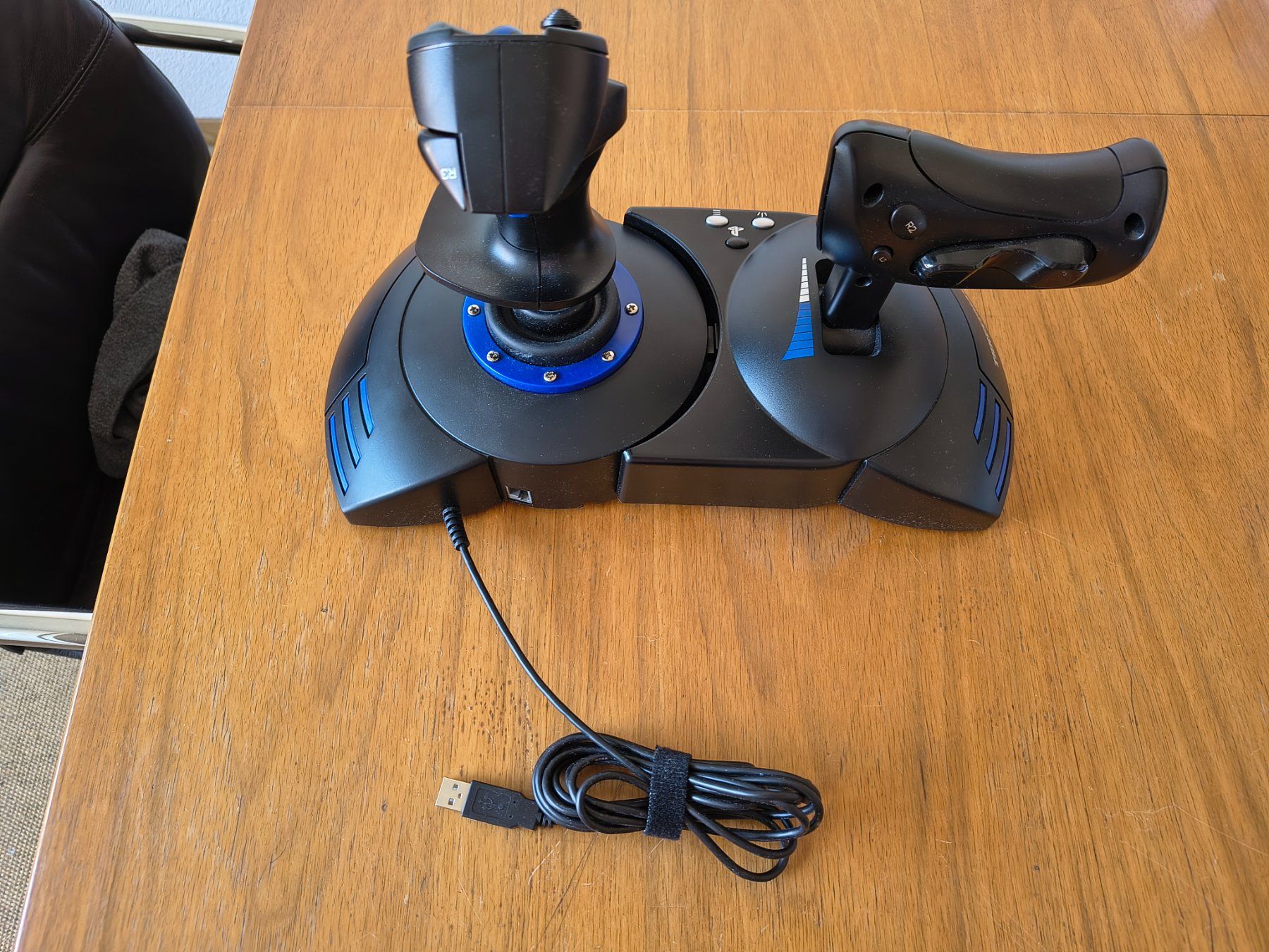 Sony Consoles: PS5 Disc Edition + HOTAS Joystick + 4 Spiele | Fast neu – D'occasion à Burgdorf par smilingfish2013 7