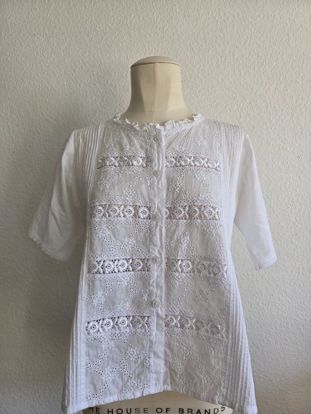 Blusen: Romantische Sommerbluse, weiss mit Spitze, Grösse S – Neu (gemäss Beschreibung) aus Kreuzlingen von MeinKleinesAtelier