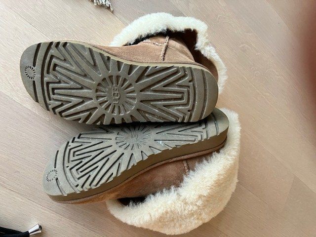 Ugg Scarpe da donna: UGG Winterschuh, camelfarben, Gr. 36 – Usato da Brugg AG venduto da Hellviolett 3