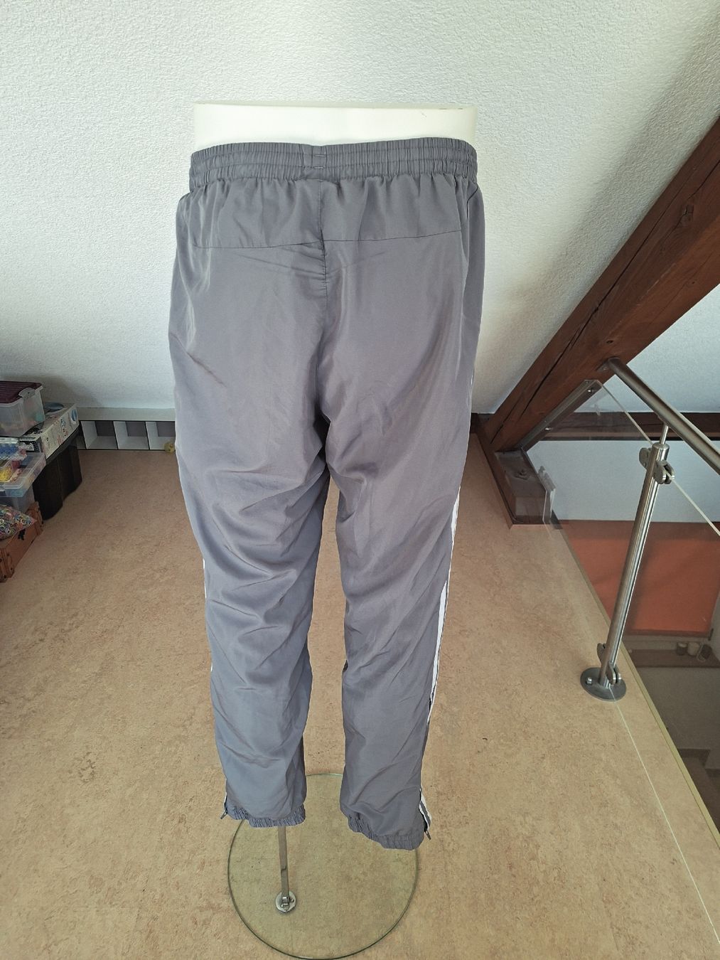 Adidas Pantaloni: Adidas Trainingshose/ Jogginghose Gr. M / L – Usato da Klingnau venduto da vollmond36 2