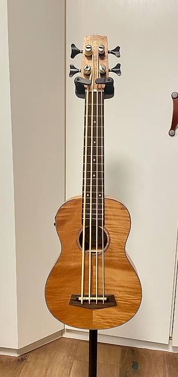 Musikinstrumente: Korala Bass Ukulele – Gebraucht aus Horw von Rbrun