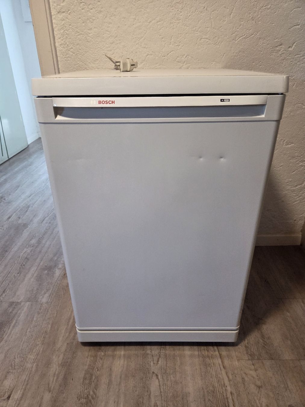 Bosch Congelatori: Bosch Gefrierschrank GSD11V21 | 80l | A+ – Usato da Rothenburg venduto da RaphiS549