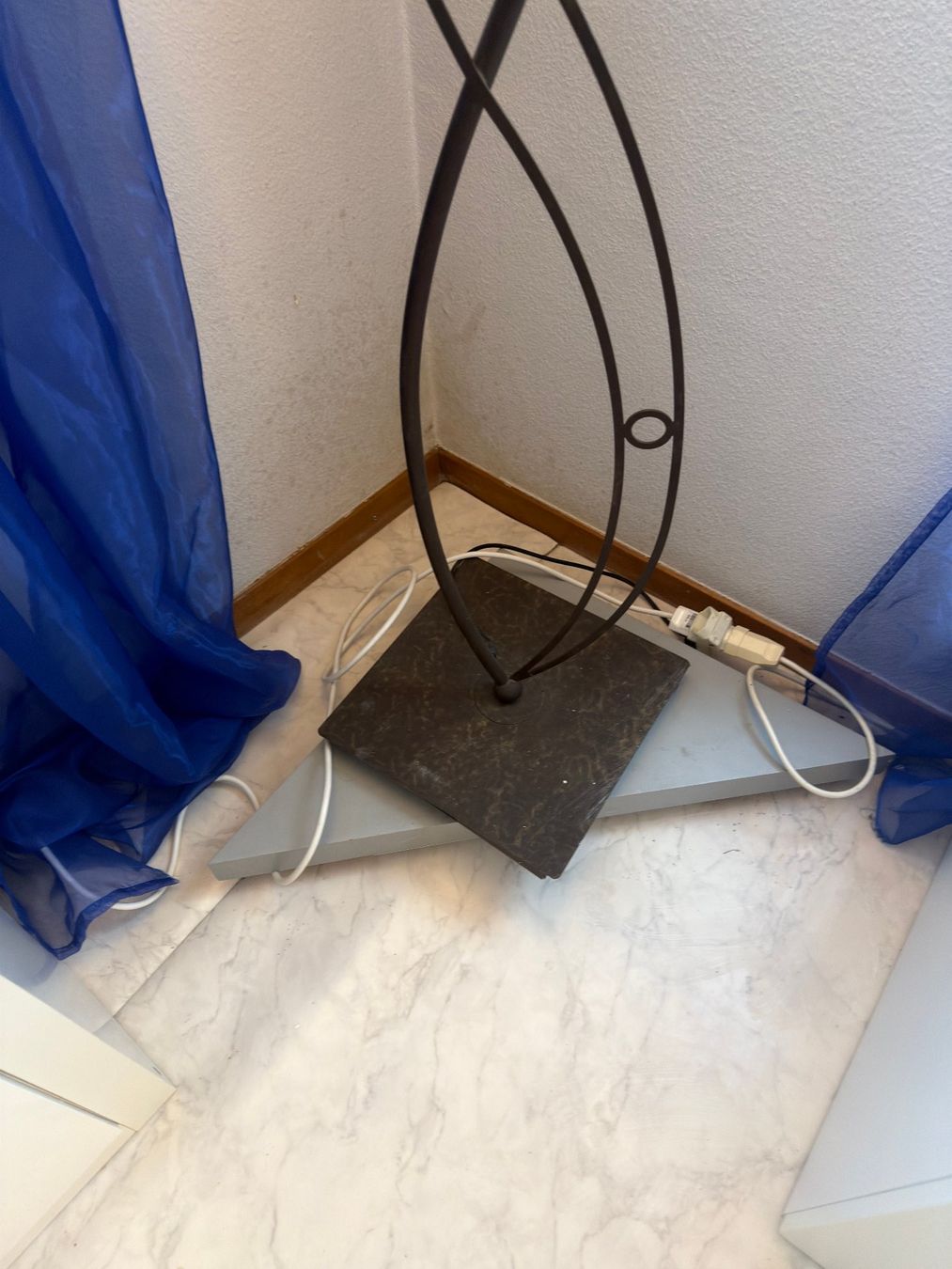 Lampade: Lampe sur pieds bronze – Usato da Lausanne venduto da macgiver1008 3