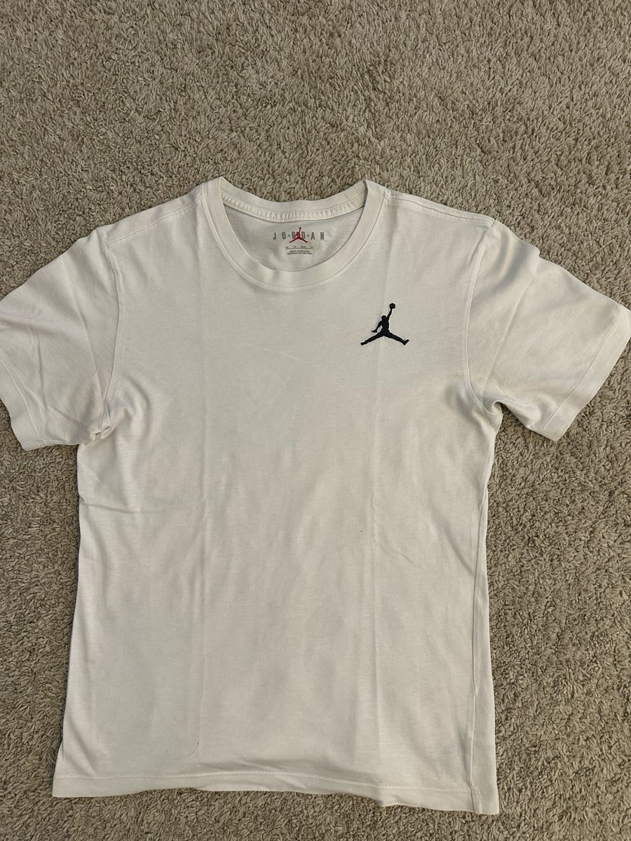 Jordan T-shirt: Jordan Tshirt (XS) – Usato da Walchwil venduto da Ser_y8w5 1