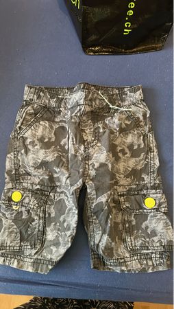 Kurze Cargohose mit Muster, perfekt für den SommerGrösse 92