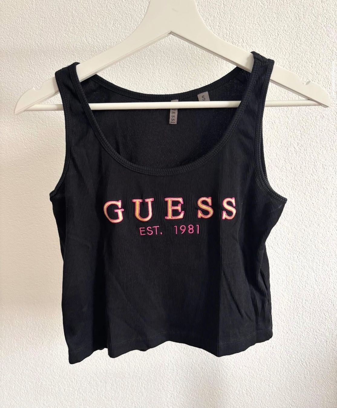Guess Tops: Top von Guess – Gebraucht aus Kriessern von Olifribi