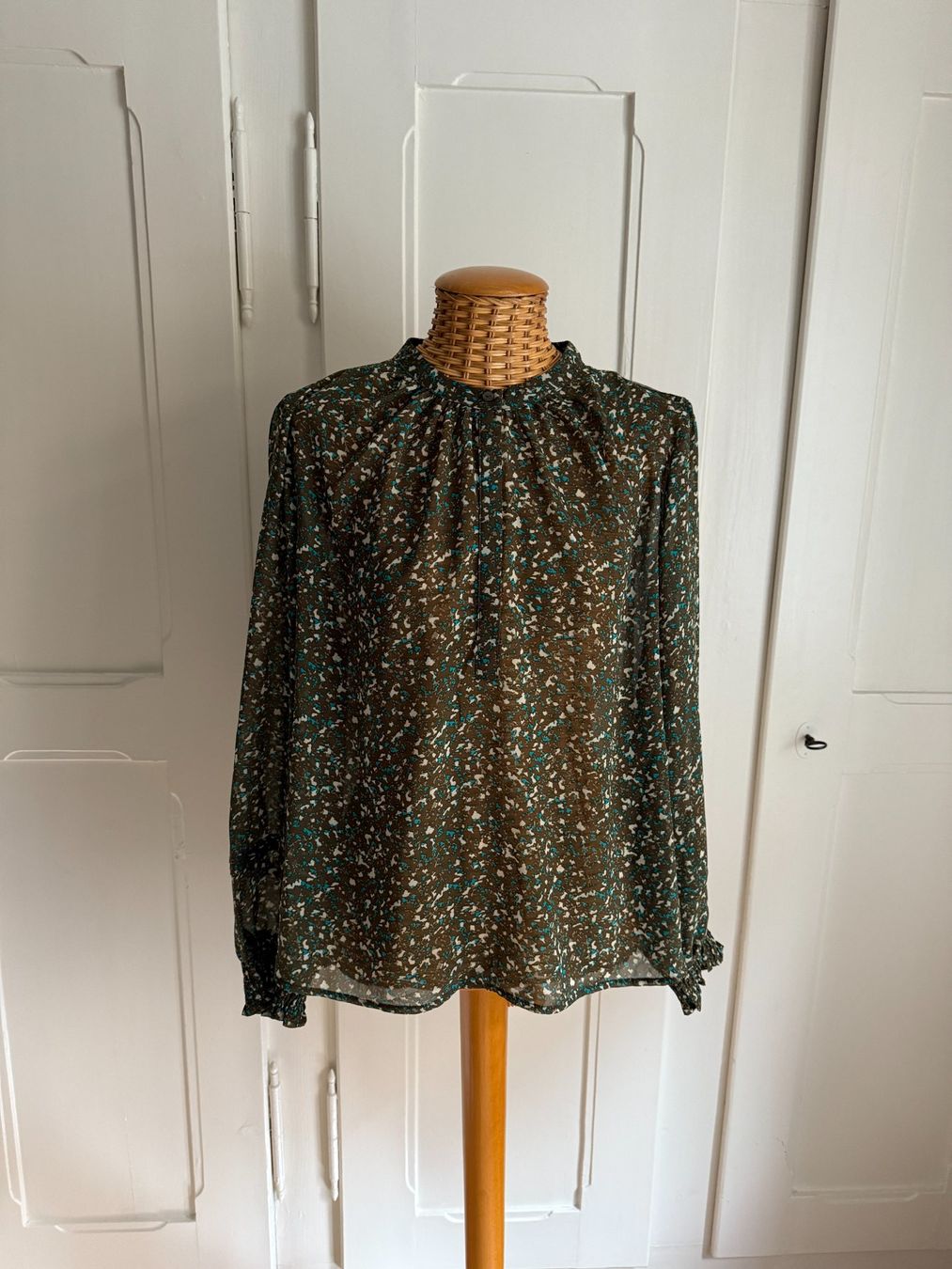 Tom Tailor Chemisiers: TOM TAILOR - Chiffonbluse olivgrün gemustert 42 – D'occasion à Zürich par Diazaio