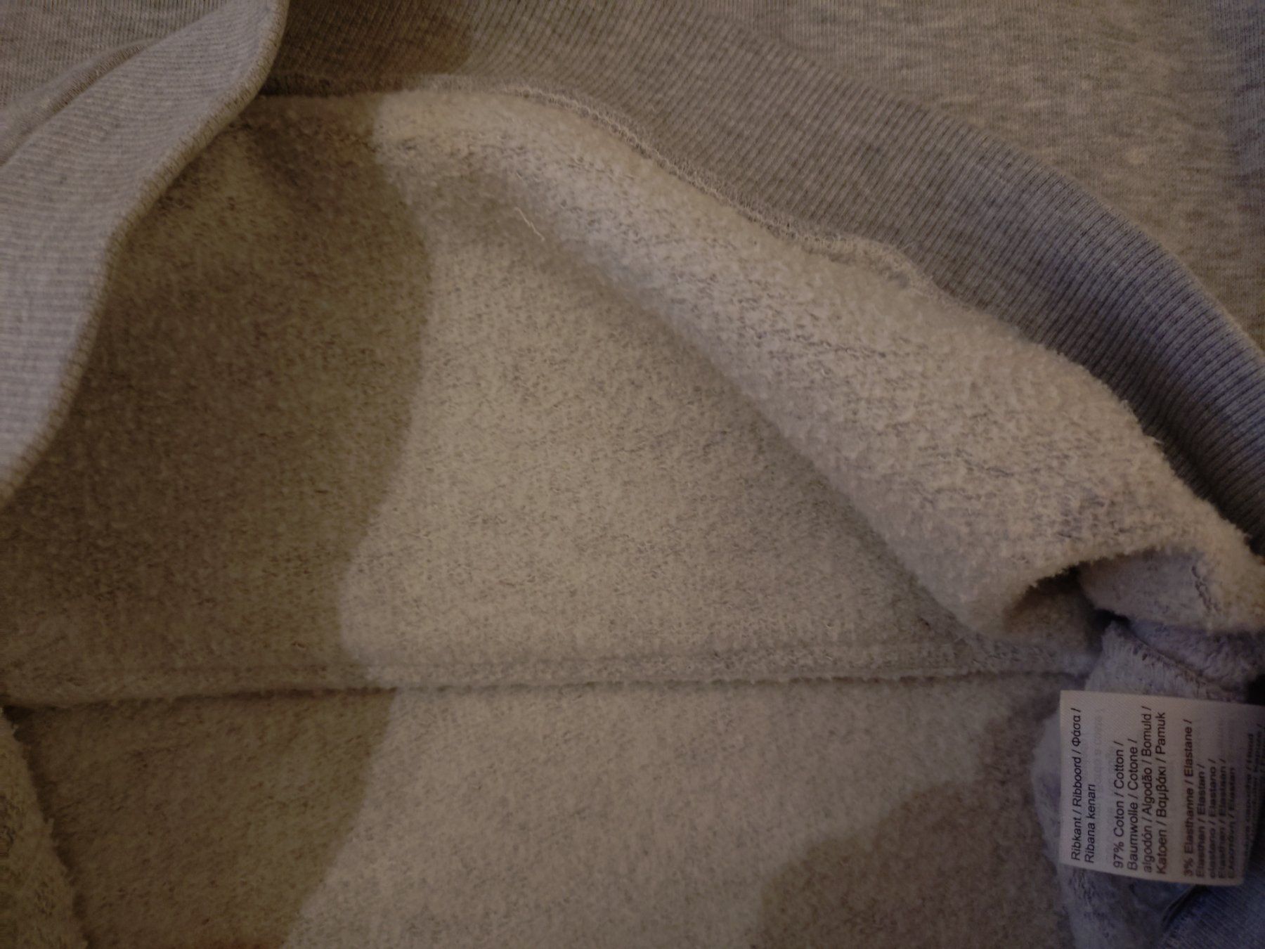 Lacoste Maglioni & Felpe: Lacoste Kapuzenpullover gebraucht mit Flecken Gr.: 140 – Usato da Bottmingen venduto da Pidi0 1