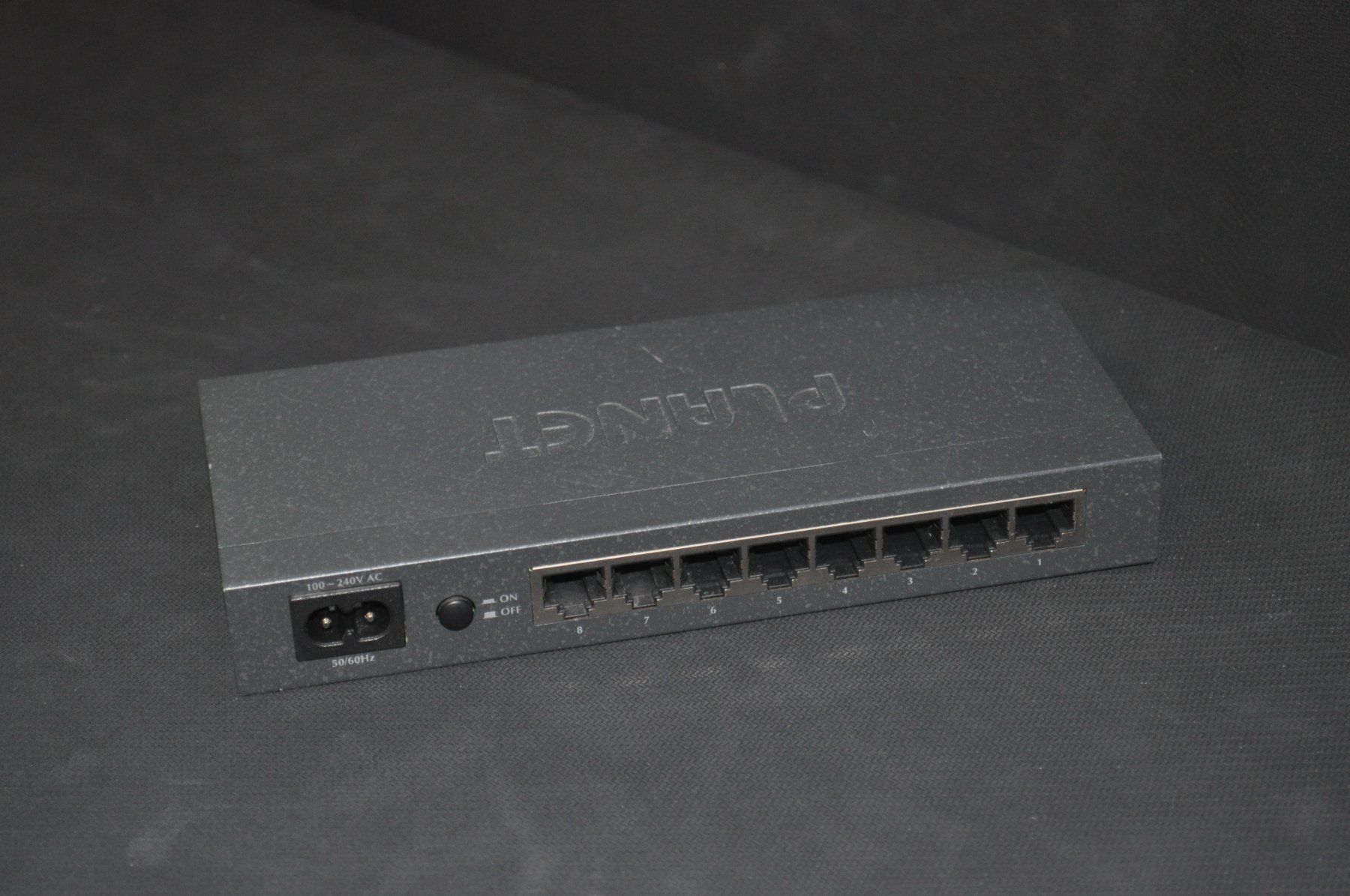 Hub & Switch: 8-Port Gigabit Ethernet Switch – Usato da Zizers venduto da Digitag0 3