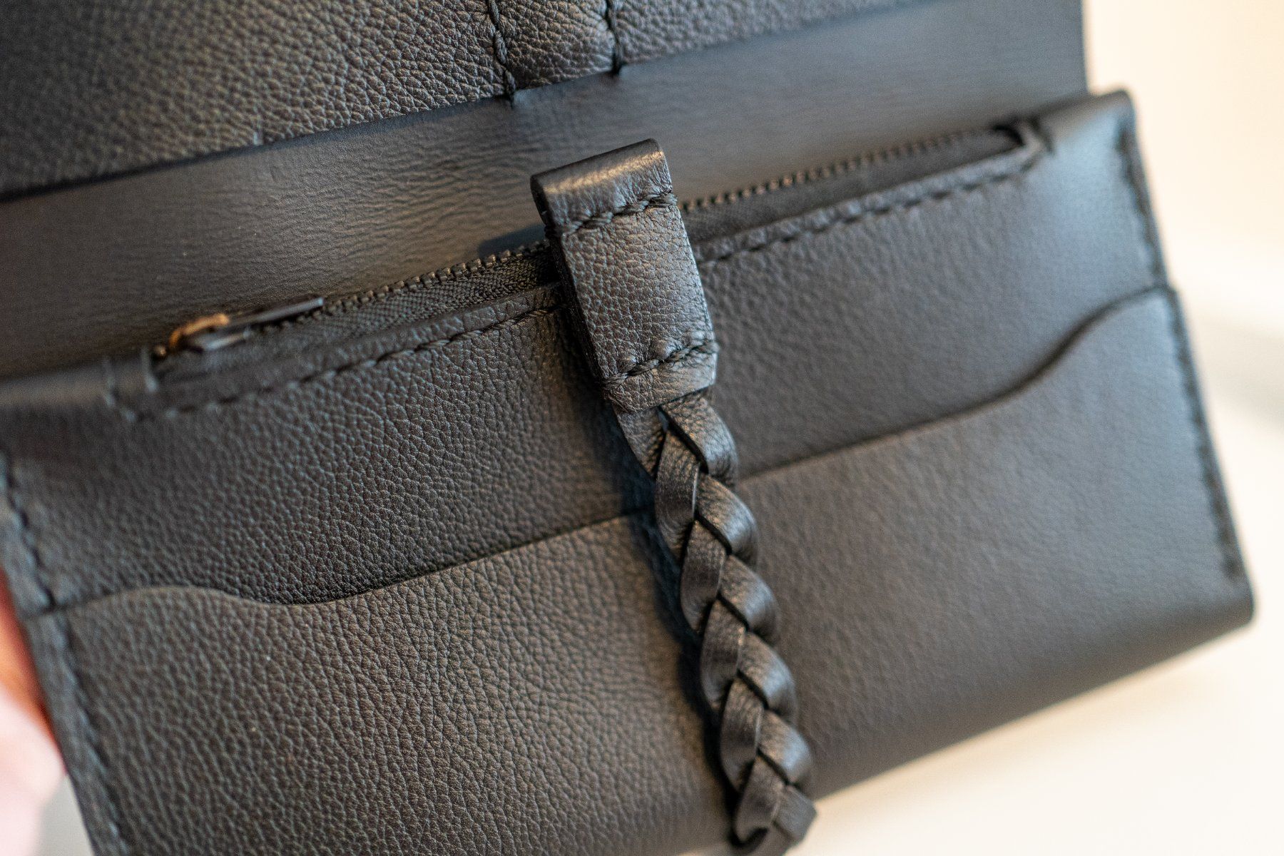 Portamonete: Schwarzer Handgefertigter Leder-Geldbeutel "Sleek Sophistica – Nuovo e nell'imballaggio originale da Matzendorf venduto da sas_skl6 3