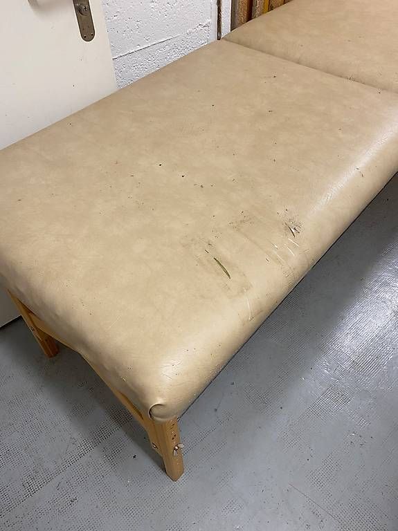 Dispositivi per massaggi: Massagetisch Holz – Usato da Pratteln venduto da Sylvie027 4
