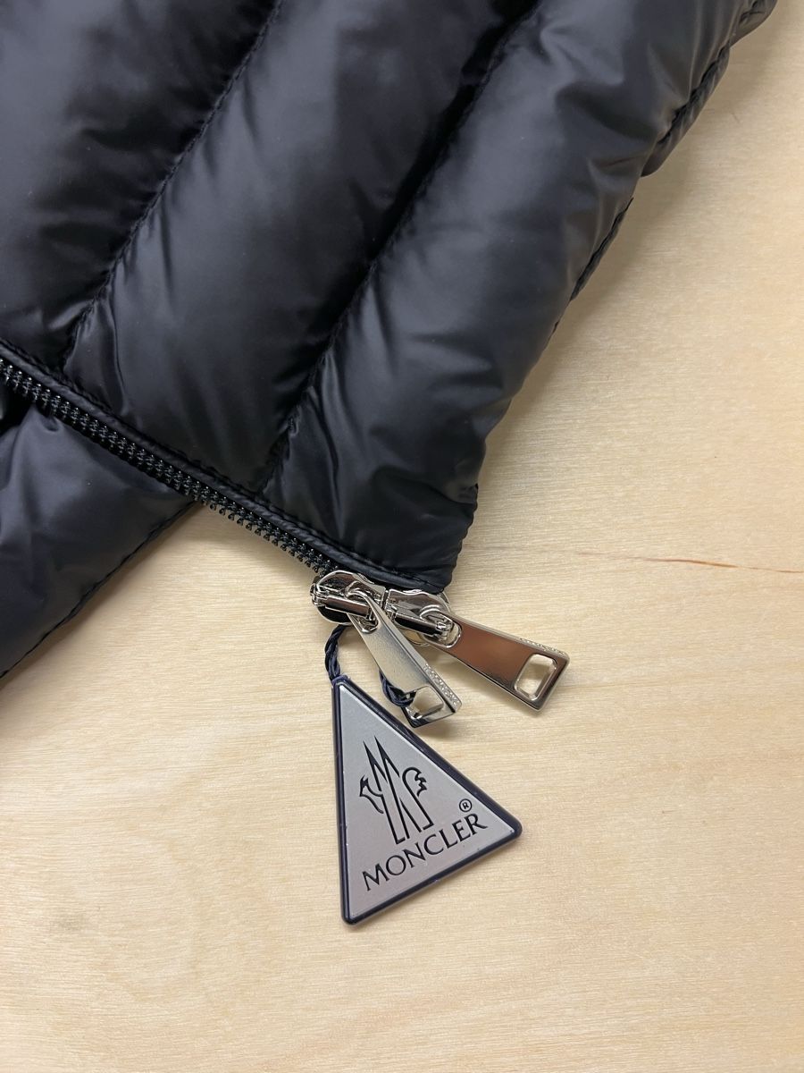 Moncler Vestes: Moncler jacket  – Neuf avec emballage d'origine à Zürich par Claus-Zr 7