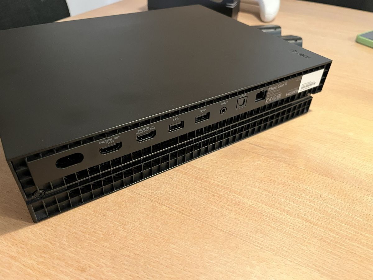 Microsoft Console: Xbox One X Konsole schwarz – Usato da Stein AR venduto da Maetu1987 2