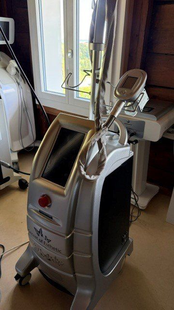 Attrezzature mediche: Profi Kryolipolyse Gerät - Top Preis – Usato da Menzberg venduto da laz_h2yv