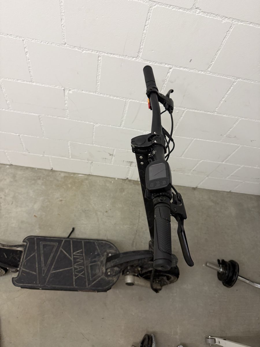Veicoli elettrici: E scooter – Usato da Boniswil venduto da Tuningking222 1