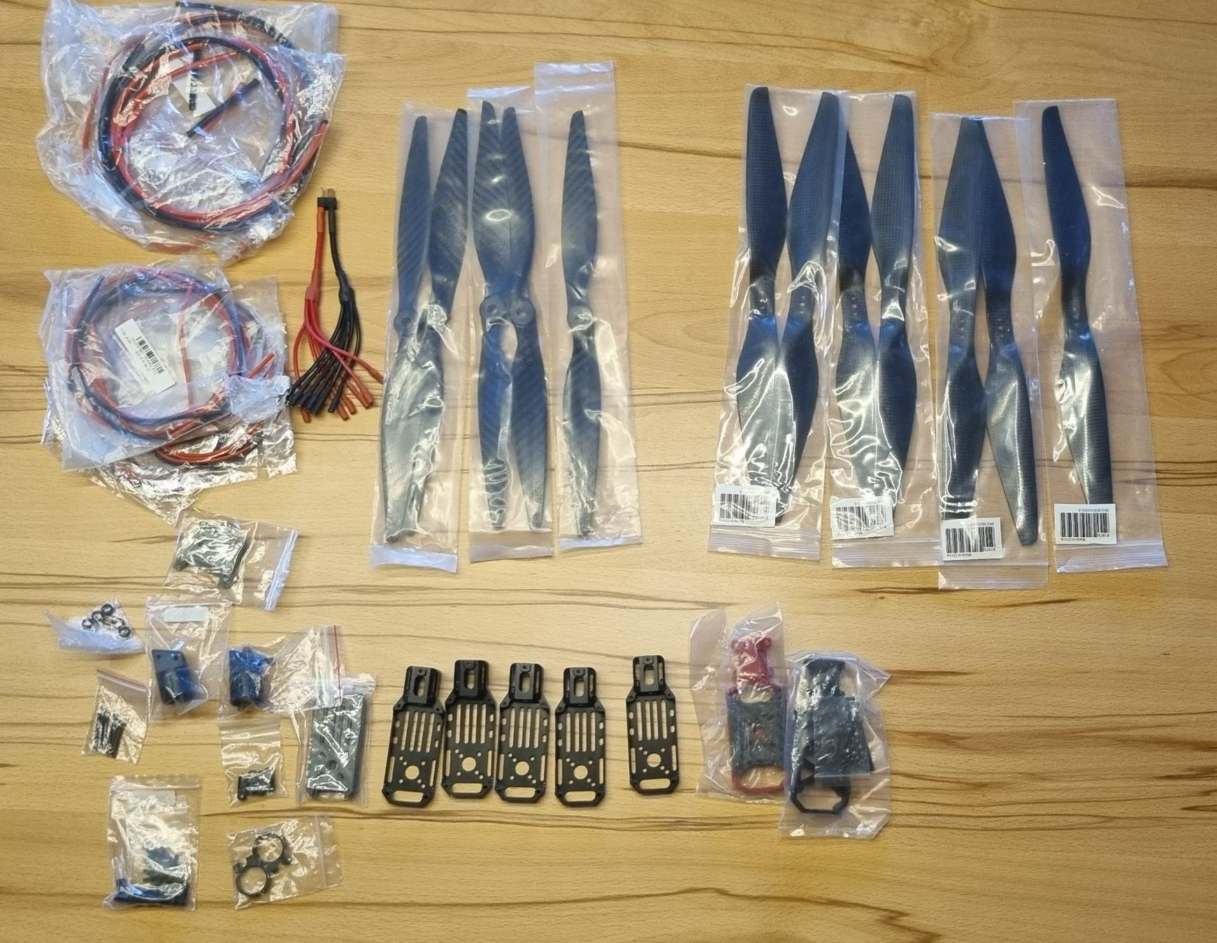 RC Modellbau: Hélices et support pour Drone Quanum 680 – Gebraucht aus Montignez von Isengrin