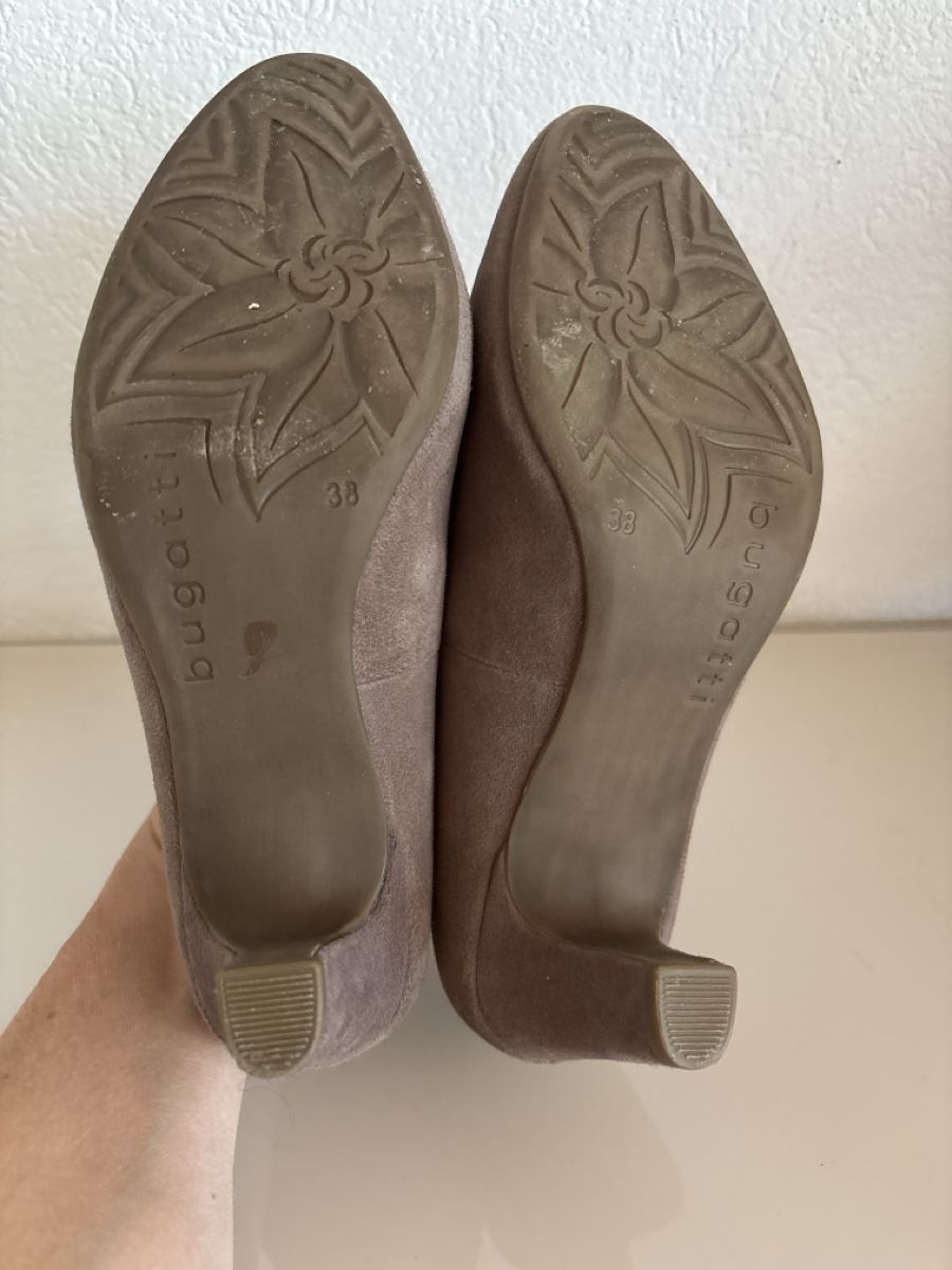 Bugatti Scarpe da donna: Bugatti Pumps Gr 38 neuwertig – Usato da Erschmatt venduto da Gragetsch 3