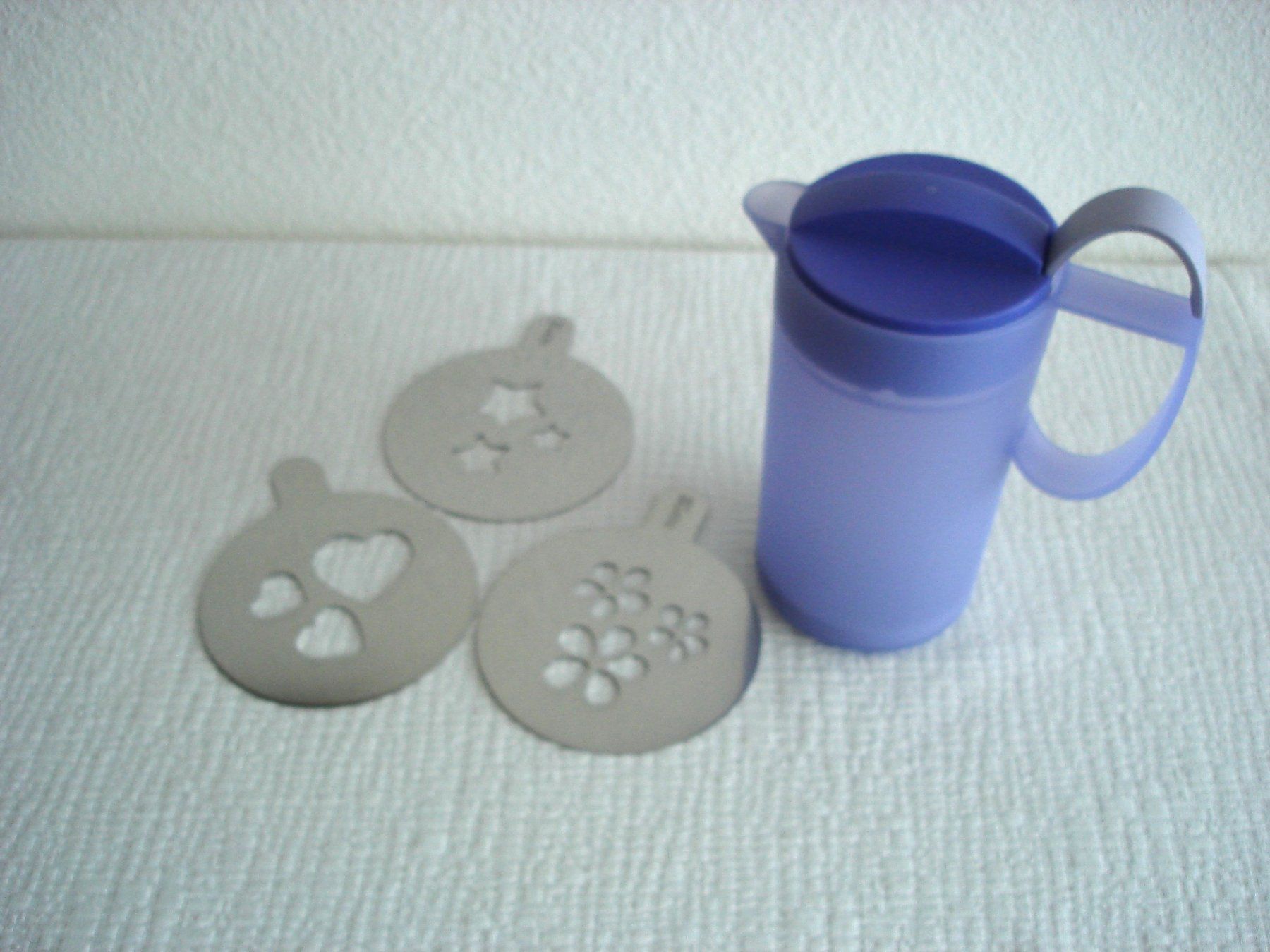 Tupperware Contenitori & Simili: Tupperware Milchschäumer mit Deckel & 3 Cappucino Schablone – Usato da Regensdorf venduto da anna059 1