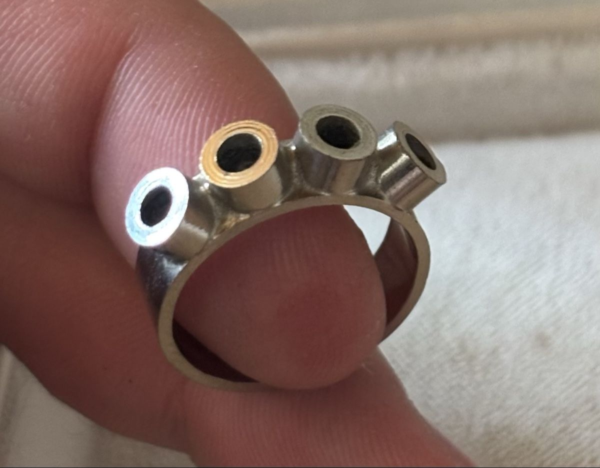 Anelli: Einzigartiger Ring in Grösse 53 Matrial nich bekannt – Nuovo e nell'imballaggio originale da Köniz venduto da Vamp-Wer 1