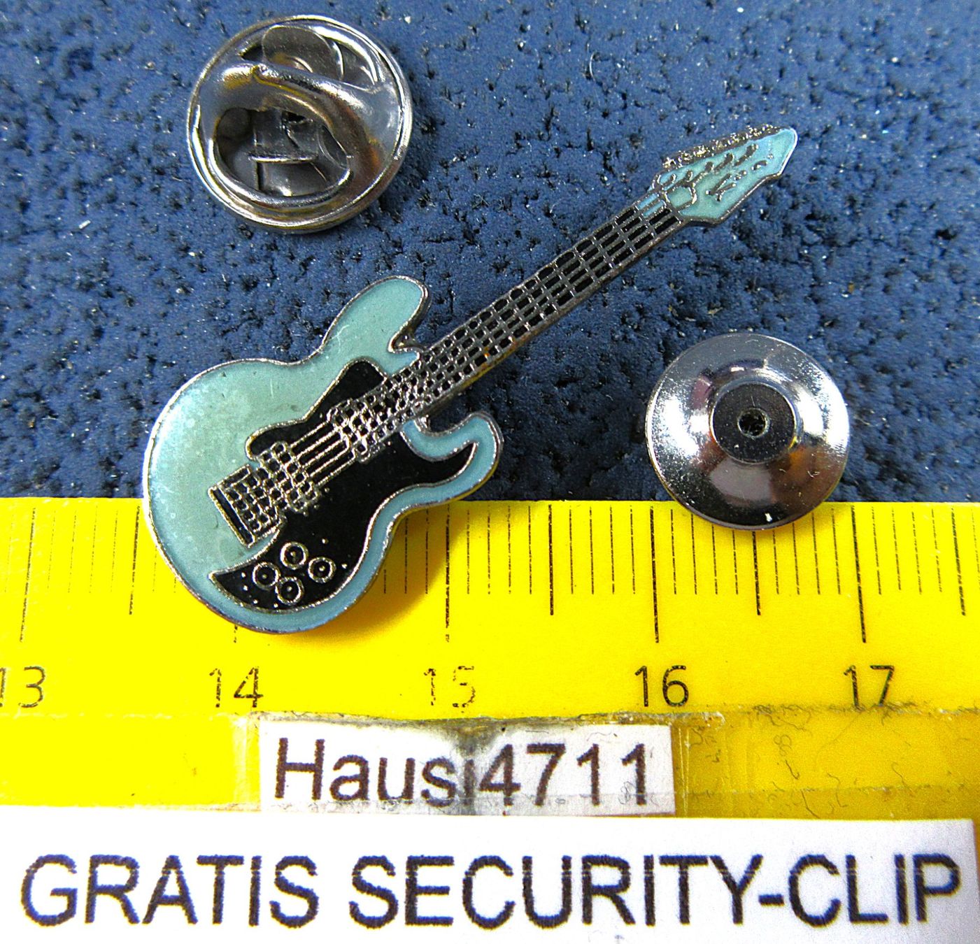 Plaquettes & Badges: E-GITATTE FENDER SCHMUCK-PIN GLASIERT MIT SECURITY-CLIP – D'occasion à Ettingen par Hausi4711
