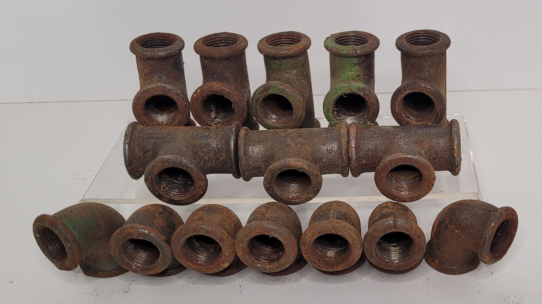 Eisenwaren: Anciens raccords de plomberie 3/8 – Gebraucht aus Rocourt von PapyCH