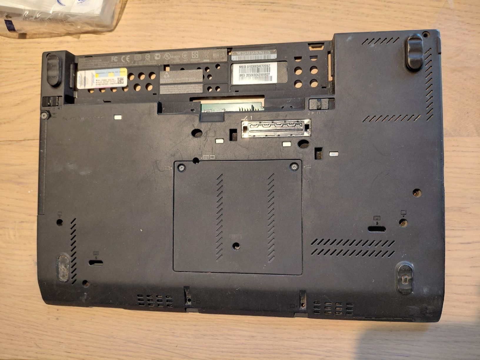 Lenovo Notebook: lenovo back cover and internals – Difettoso da Bern venduto da hello-bern
