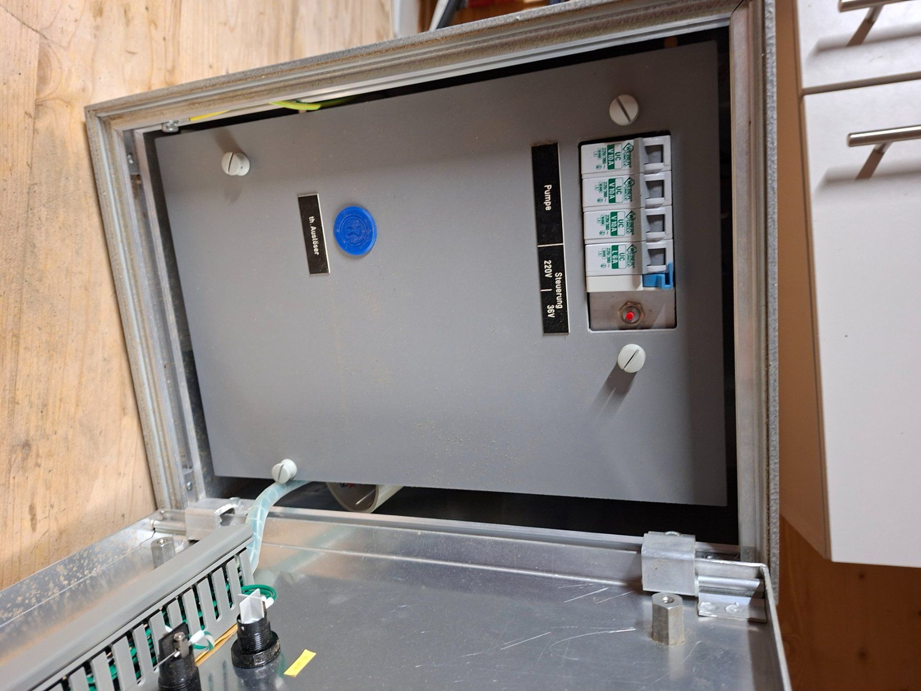 Alimentazione elettrica: Schaltschrank Wasserpumpe – Usato da Ebnat-Kappel venduto da Jerinator 1