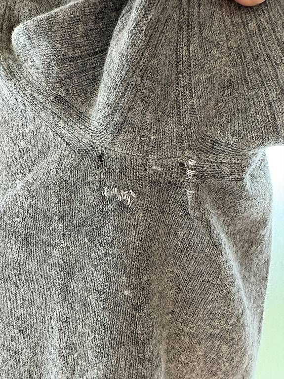 T-Shirts: Seide-Kaschmir Strickshirt grau Gr. XS – Gebraucht aus Schaffhausen von Miorajah 4
