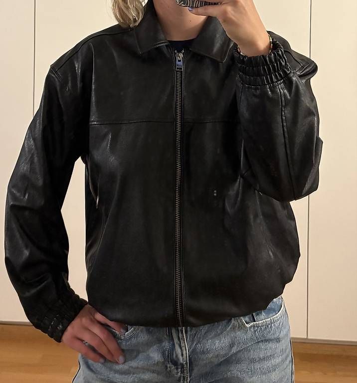 Giacche: Schwarze Lederjacke Pull&Bear, Grösse M (EUR) – Nuovo e nell'imballaggio originale da Heitenried venduto da Saebi6