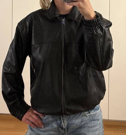 Schwarze Lederjacke Pull&Bear, Grösse M (EUR)