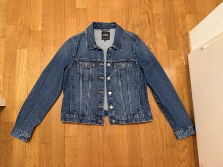 Zara Jeans Jacke Grösse L, Neuwertiger Zustand.