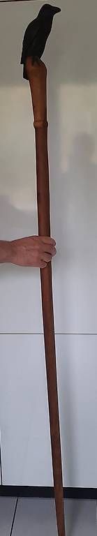 Articoli in legno: Holzstab mit Rabe – Usato da Forch venduto da KIMILI 1