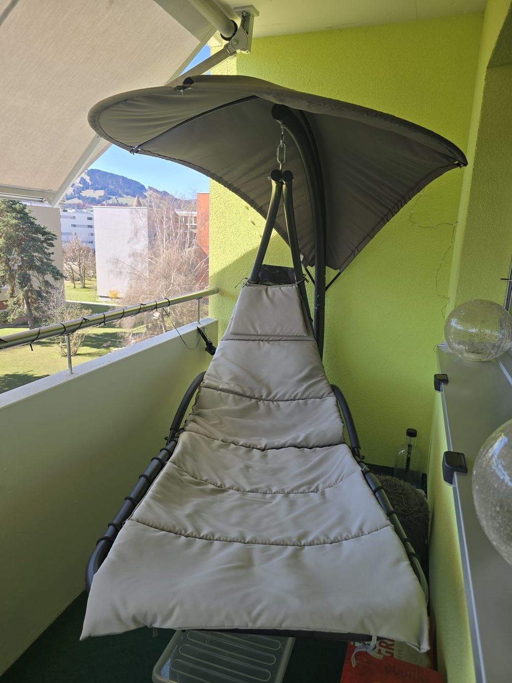 Gartenhängesitze: Lit balançoire de jardin – Gebraucht aus Bulle von Taszmo