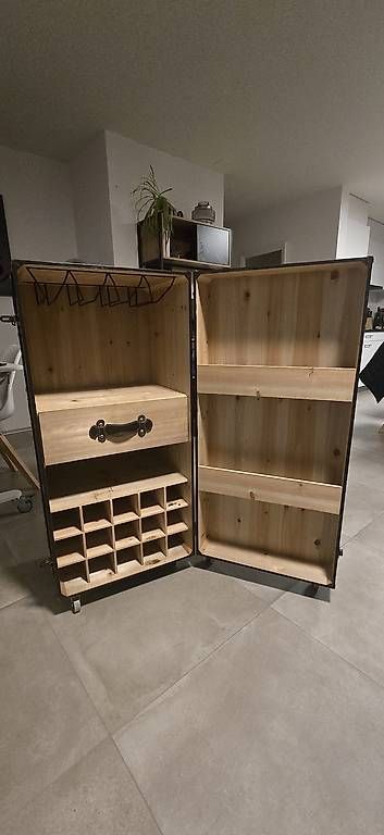 Truhen: Meuble bar / rangement style malle – Gebraucht aus Cugy FR von bla_6lpj 1
