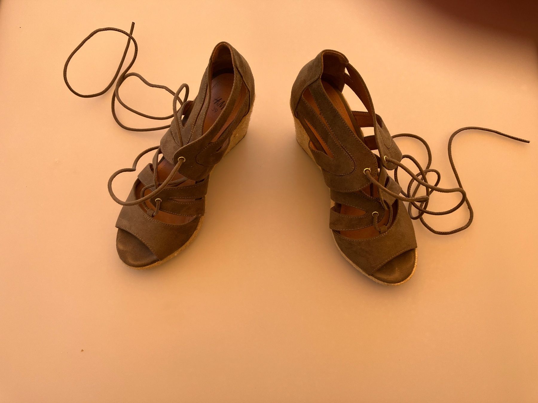 H&M Scarpe da donna: Sandales compensées H&M T39 été lacées – Usato da Chavannes-des-Bois venduto da mai_pfq6