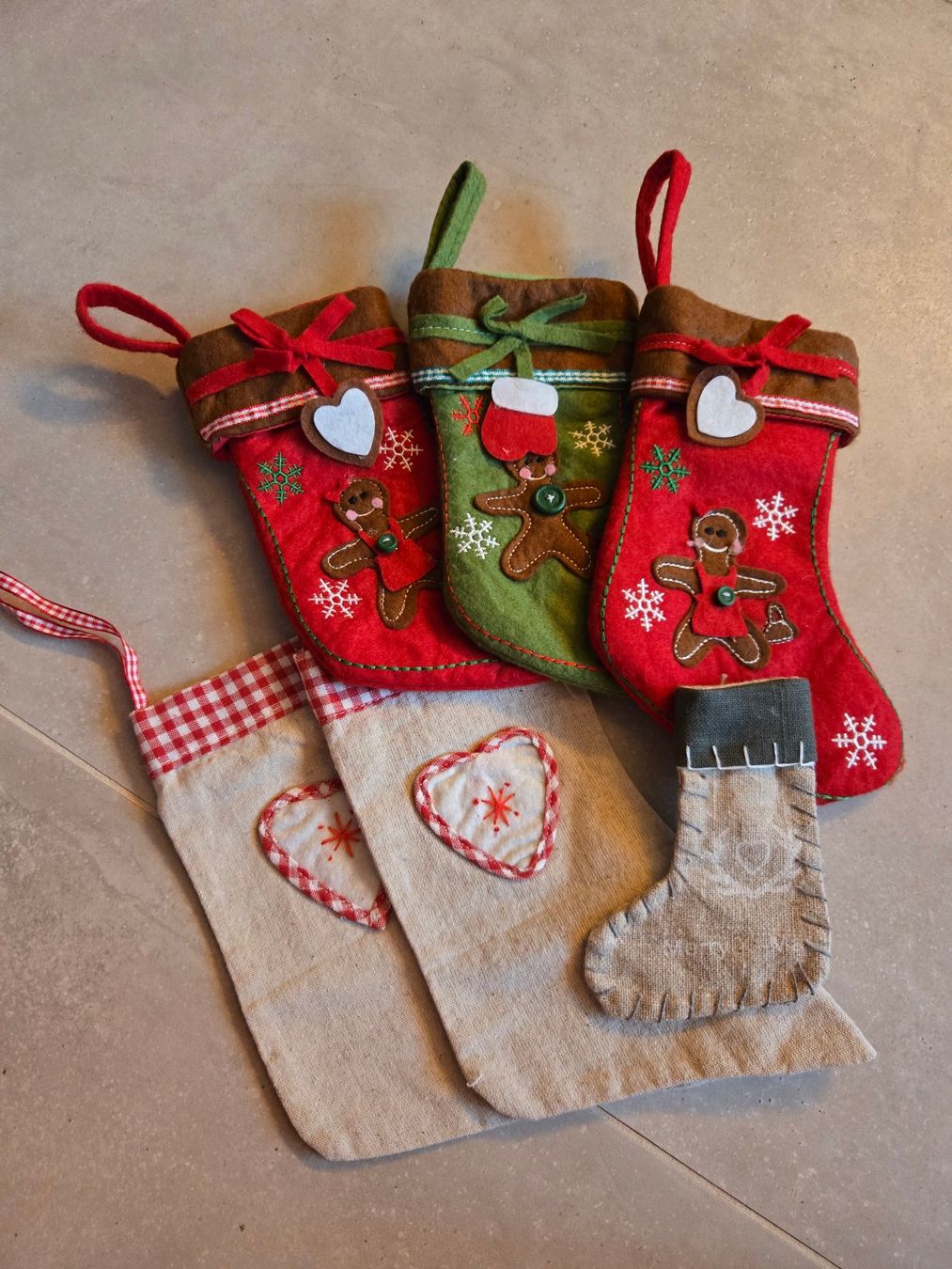 Alle Dekorationen: 6 Nikolaus Strümpfe – Gebraucht aus Baar von Golleria