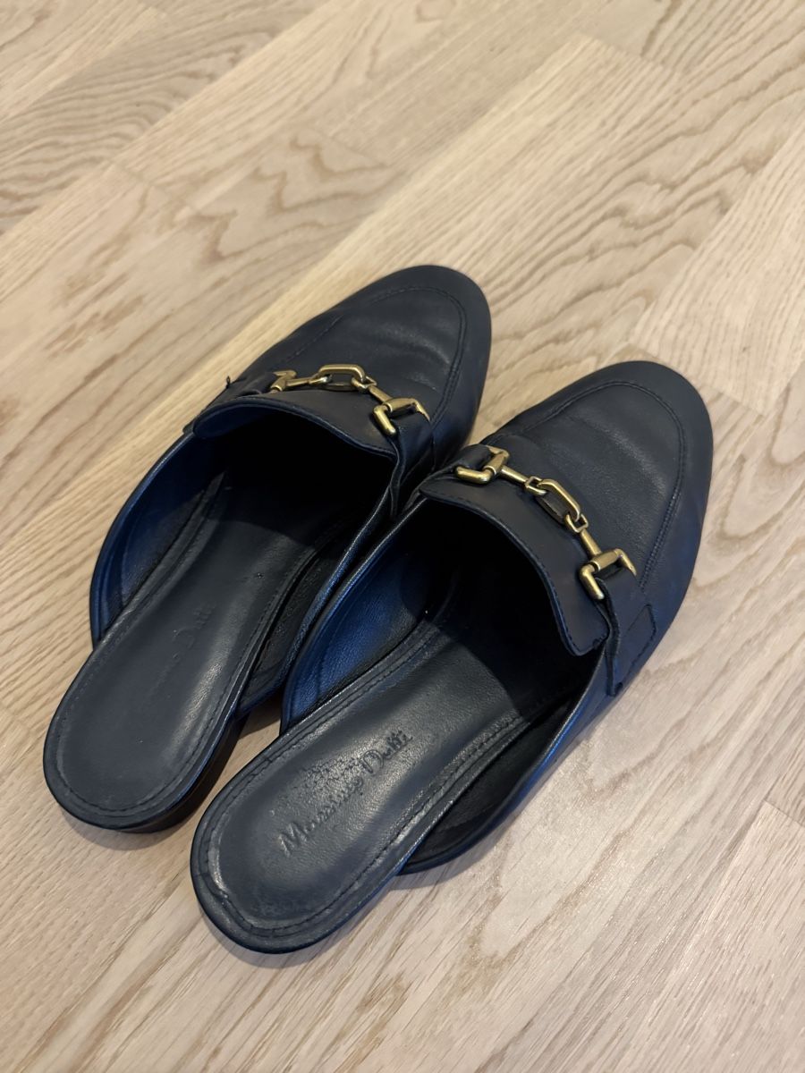 Massimo Dutti Chaussures femmes: Massimo Dutti black leather mules size 38 worn – D'occasion à Thalwil par zhe_69pd 2